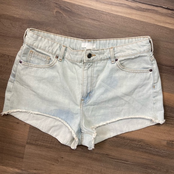 H&M Women’s Light Wash High Waisted Denim Jeans Shorts Size 14 - Picture 11 of 12